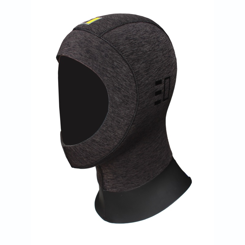 A stylish two-tone neoprene hood with Q-Dry lining for warmth, flexibility, quick-dry functionality, and high flex lining for thermal gains.